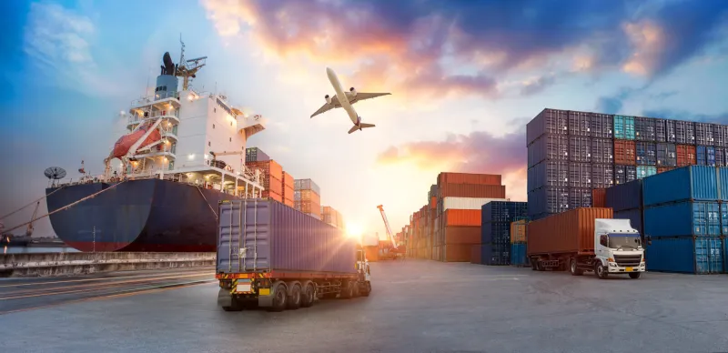Freight Forwarder vs Courier: What's the Difference?